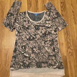 Comfortable long sleeve women’s blouse in two colors size L brand simply Vera